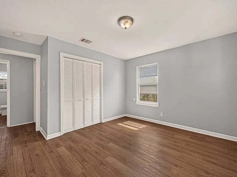 10601 Ambursen St — Photo 14
