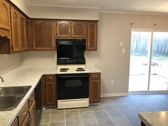 4th image of 8406 Bridgewood Dr