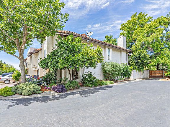 4th image of 837 Lake Terrace Cir