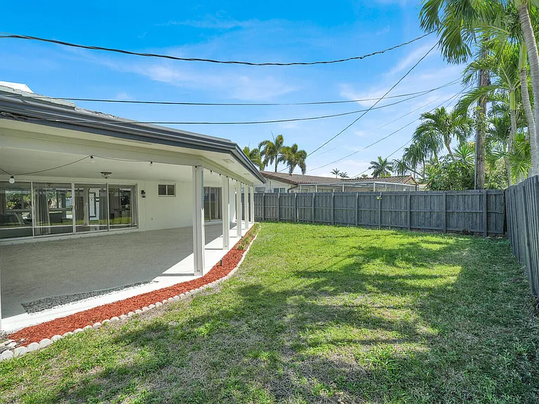 2152 NE 61st Ct — Photo 37