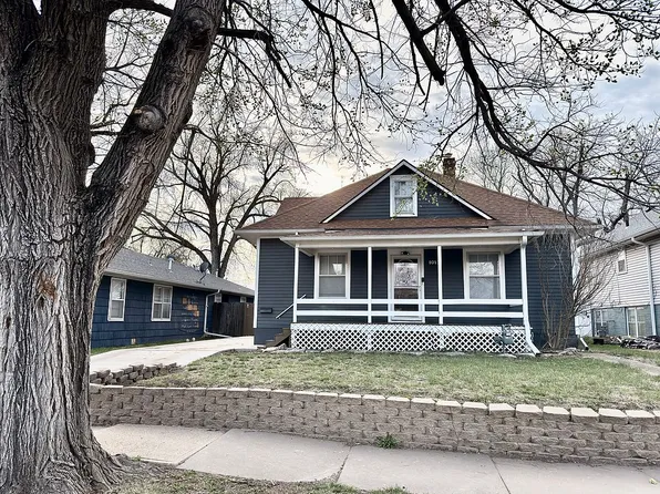 1012 Pershing St, Salina, KS 67401