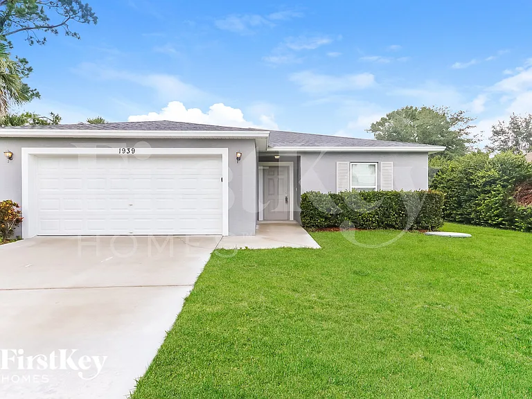 1939 SW Gold Ln — Photo 2