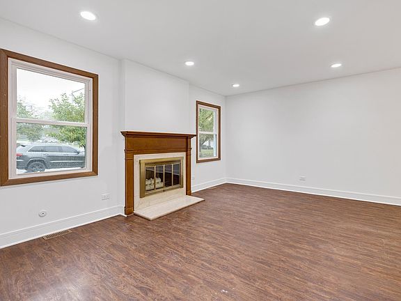 4th image of 246 Amberwood Ct