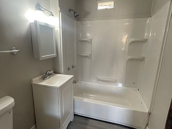4th image of 4715 Melville Ave APT 1F