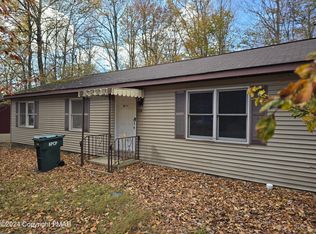 7174 Robinwood Dr, Tobyhanna, PA