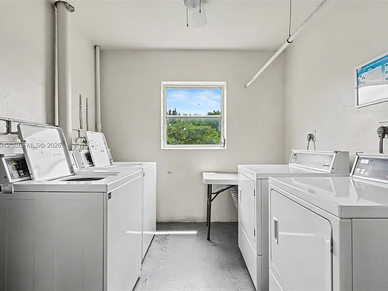 3250 N Palm Aire Dr #406 — Photo 11