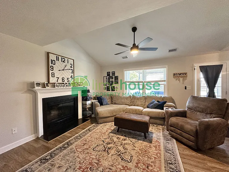 1112 Seabright Ct — Photo 4