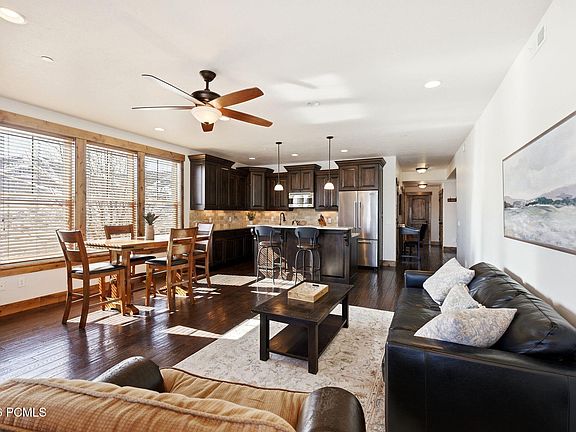 2nd image of 9855 N Vista Dr Unit 104