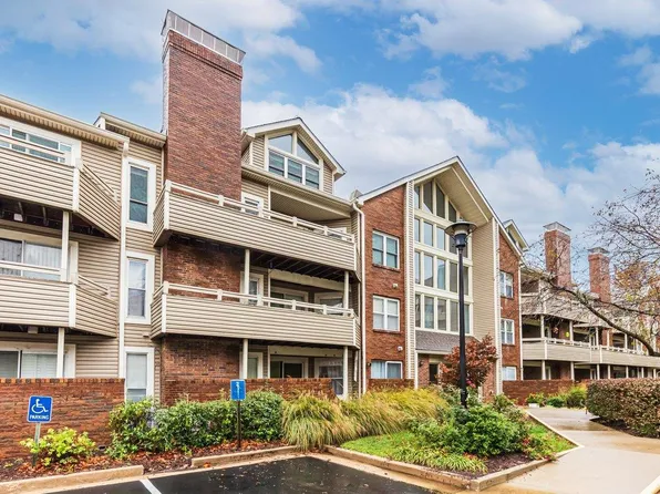 1010 Thoreau Ct APT 211, Saint Louis, MO 63146