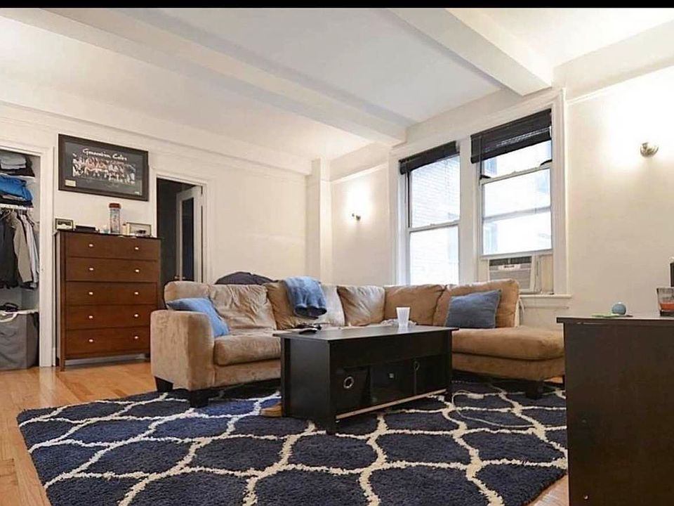 1st image of 200 W 70th St #9X