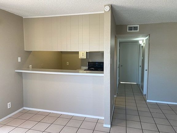 5th image of 4803 Country Club Dr
