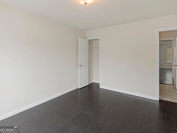 4th image of 1215 Maple Valley Ct