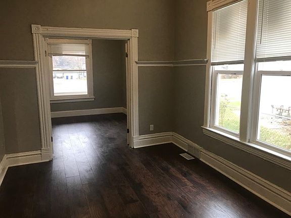5th image of 615 Maryland Ave E #1
