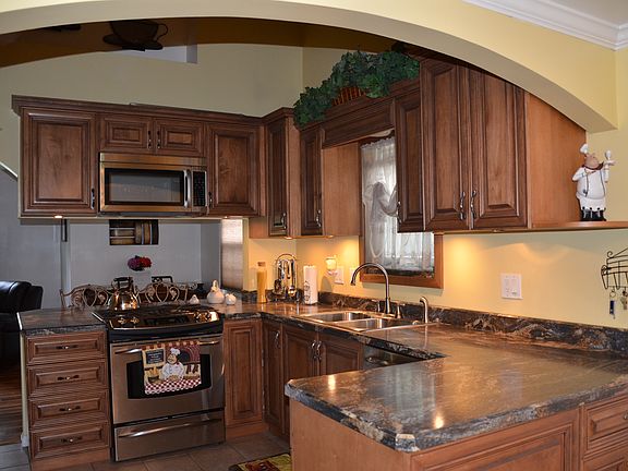 2nd image of 7588 Sylvan St