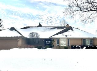 45 Moorland Dr, Grosse Pointe Shores, MI 48236