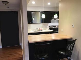 1 Villa Verde Dr, Buffalo Grove, IL 60089