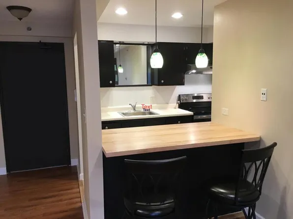 1 Villa Verde Dr, Buffalo Grove, IL 60089
