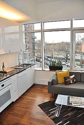 2nd image of 1017 Jackson Ave