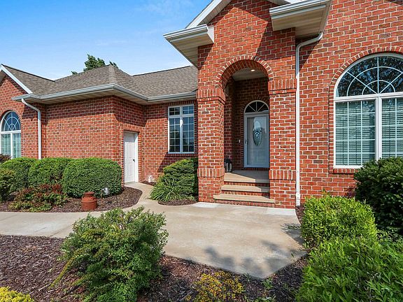 5th image of 2864 Woodhaven Cir