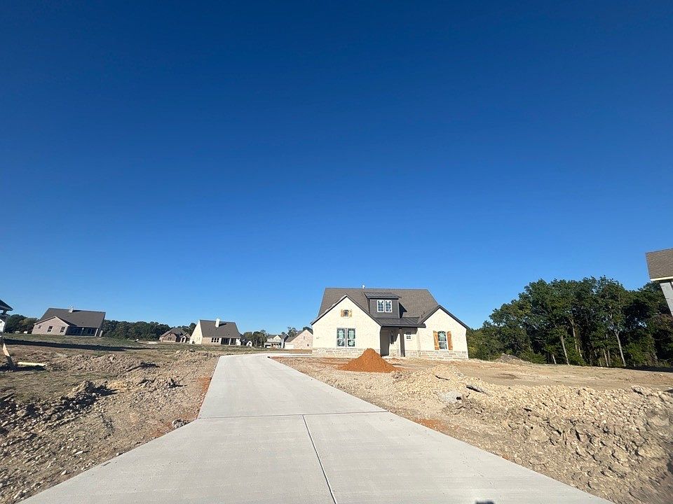 1st image of 802 Monterrey Cir