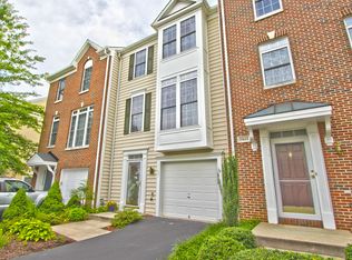 11621 Fairfax Commons Dr, Fairfax, VA 22030