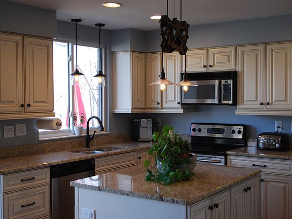 2nd image of 2050 Lakelyn Ct