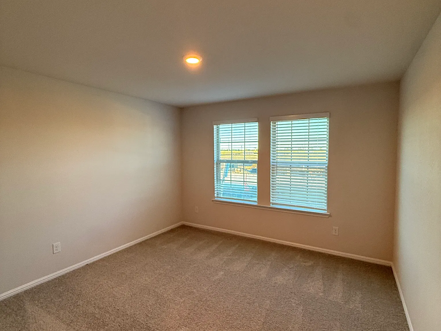 4 bed, 2184 sqft, $2,450 — Photo 4