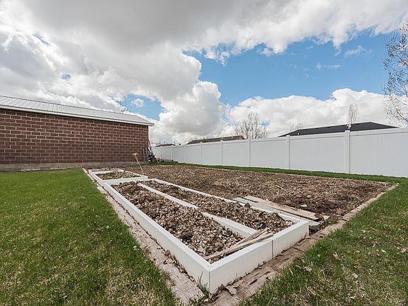 5th image of 1110 S Cobie Ln