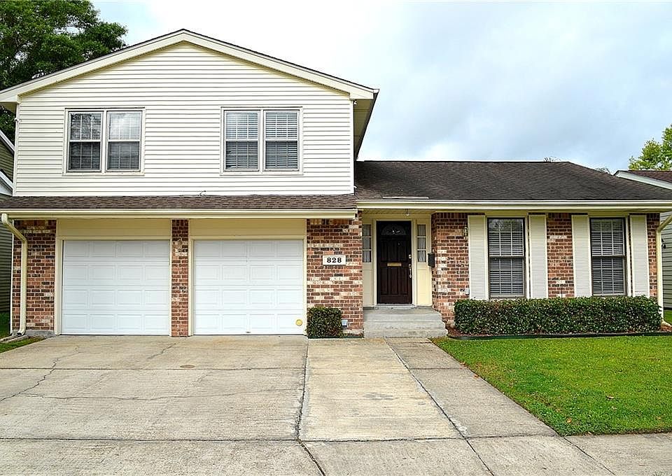 1st image of 828 Oakwood Dr