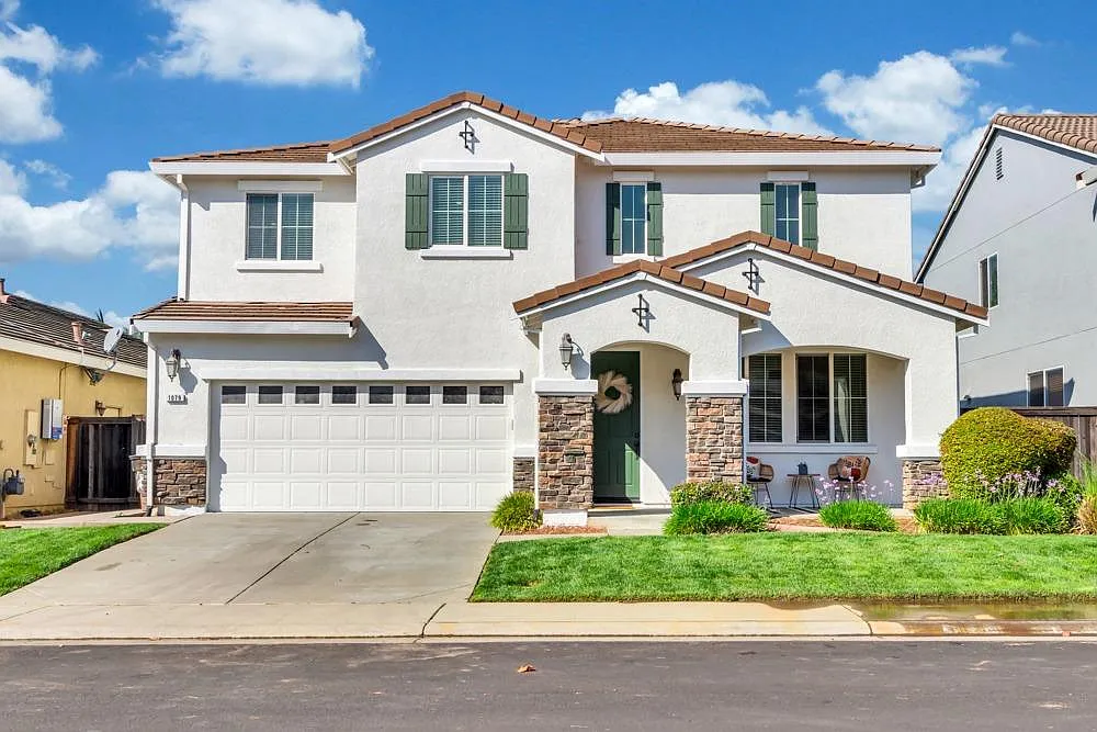 1079 Ashford Ln photo 1