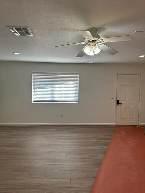 Studio, 800 sqft, $1,025 — Photo 2