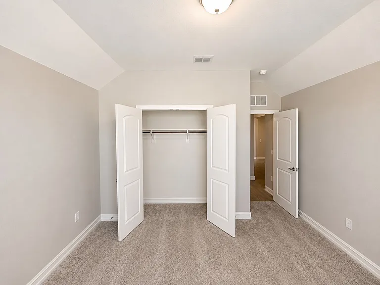 2816 Redbud Ln — Photo 24