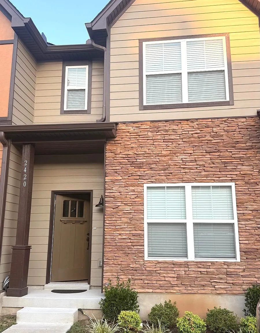 2 bed, 2.5 bath, 1364 sqft, $1,800 — Photo 2