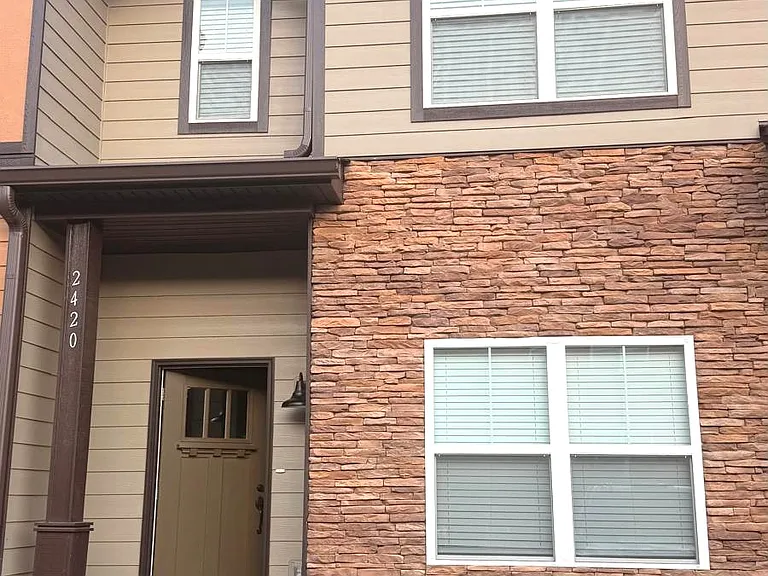 2420 Danilynn Dr — Photo 2