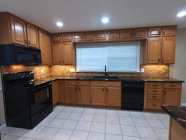 5830 Perry Ln — Photo 9
