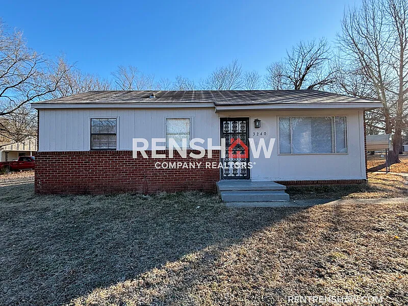3 bed, 1.0 bath, 900 sqft, $950 — Photo 2