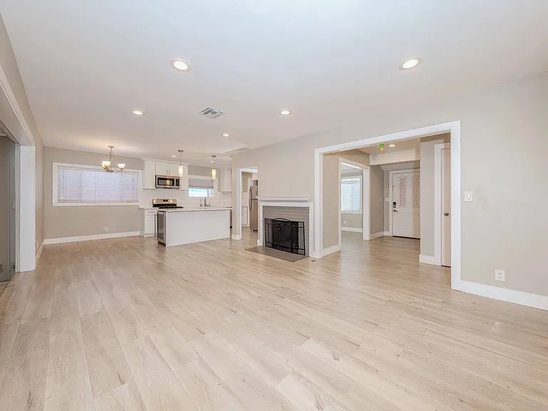 1817 E Morava Ave — Photo 4