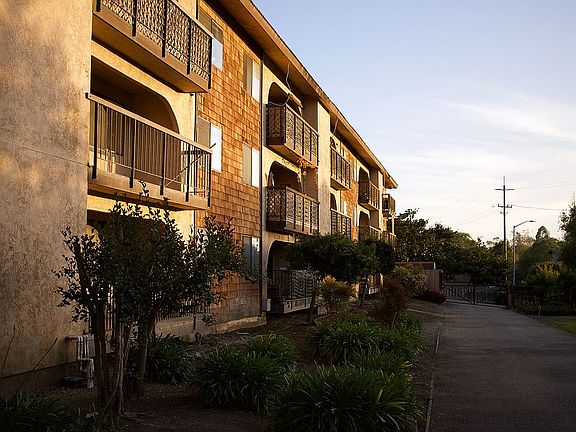 5th image of 375 Clifford Ave APT 216