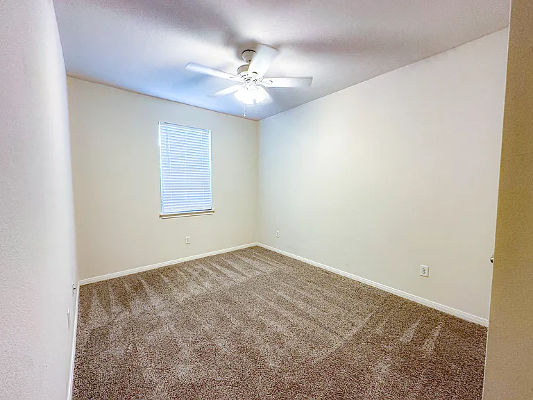2033 Dove Crossing Dr — Photo 15