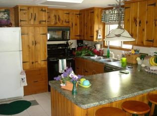 6123 NE Lakeshore Dr, Brooklyn, IA 52211