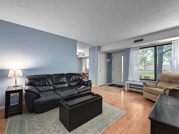 3rd image of 1560 Cedarwood Dr #11A