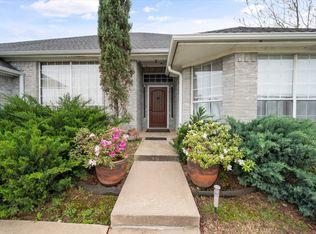 27 York Dr, Edgecliff Village, TX 76134