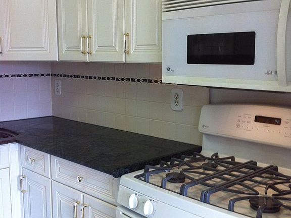Kitchen/ GE Profile Halogen Microwave & Convection Gas Range