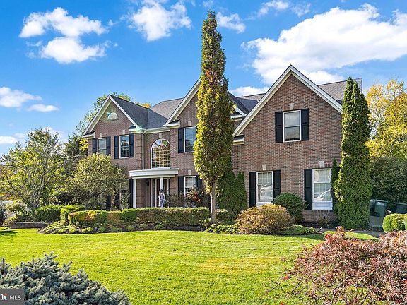 3rd image of 290 Kendall Ct