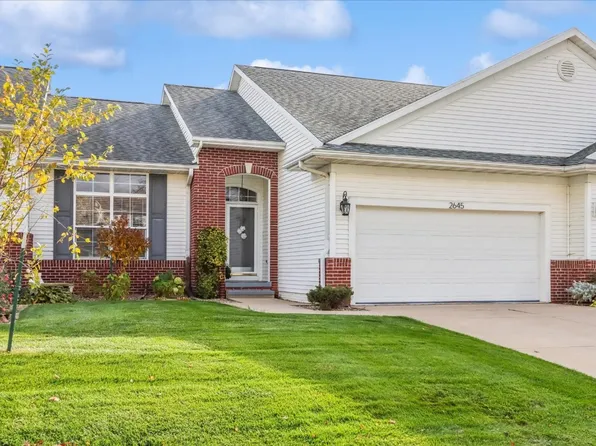 2645 Hunters Ridge Rd, Marion, IA 52302