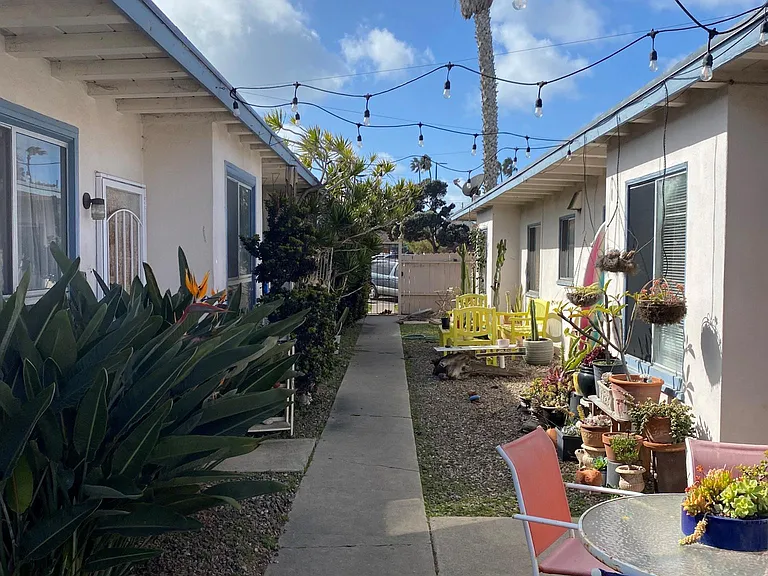 4974 Santa Monica Ave — Photo 3