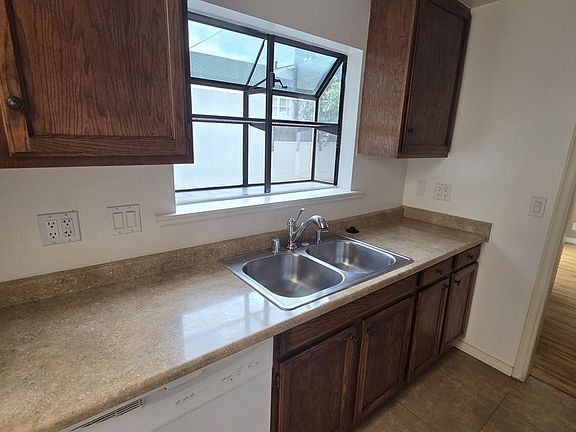4th image of 5032-5036 Denny Ave #5034