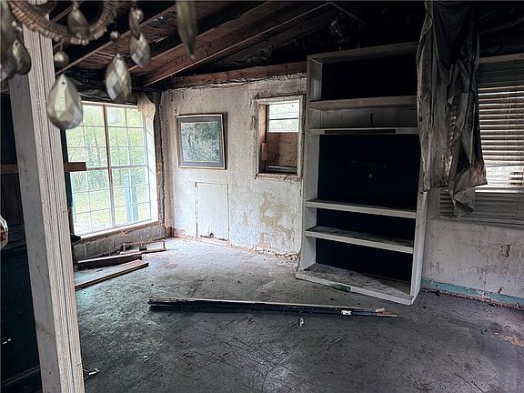 4th image of 33 Tower St