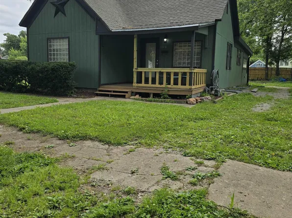 1108 NE Oakland Ave, Topeka, KS 66616