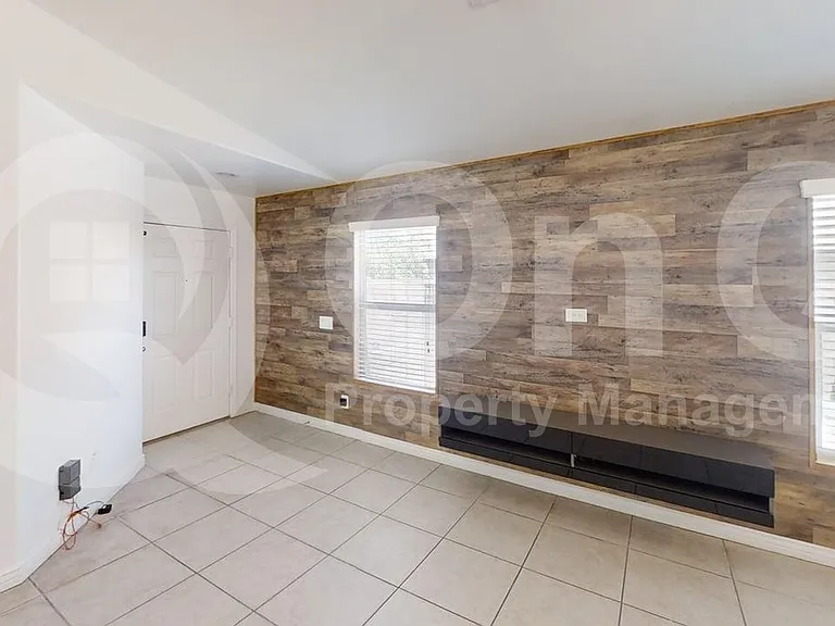 18631 W Superior Ave — Photo 5